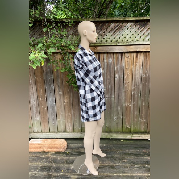 Long Button Down Long Sleeve Flannel with Pockets - Picture 5 of 12